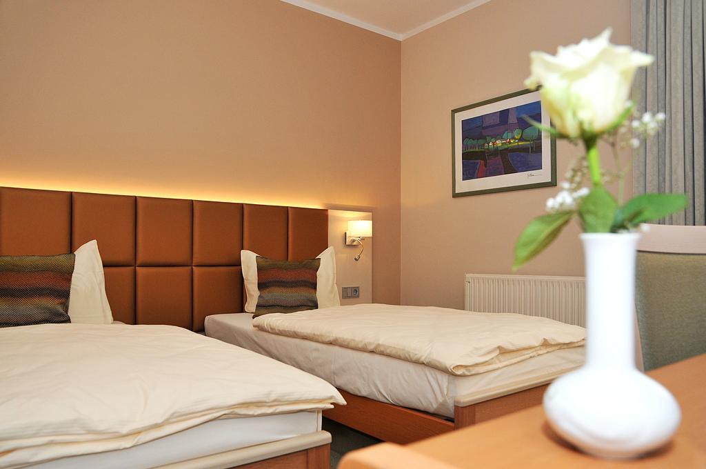 Hotel Friesen Werdau Екстер'єр фото